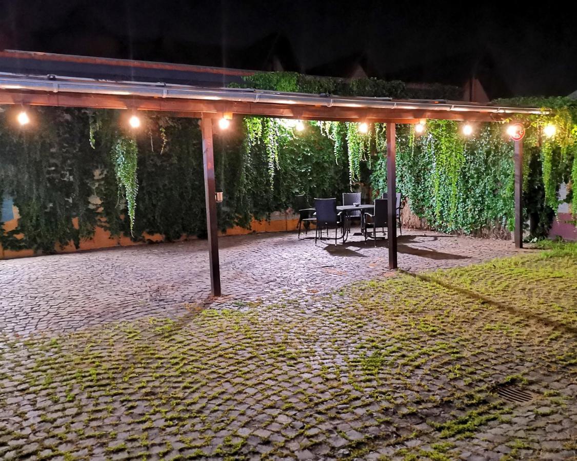 Pension zum Hirsch Hattersheim am Main Exterior foto